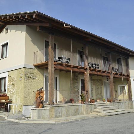 Agriturismo Ai Pruesot Bed & Breakfast Bagnolo Piemonte Exterior foto